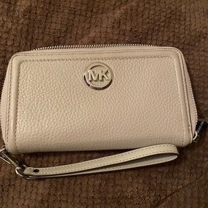 Michael Kors zip around smartphone wristlet